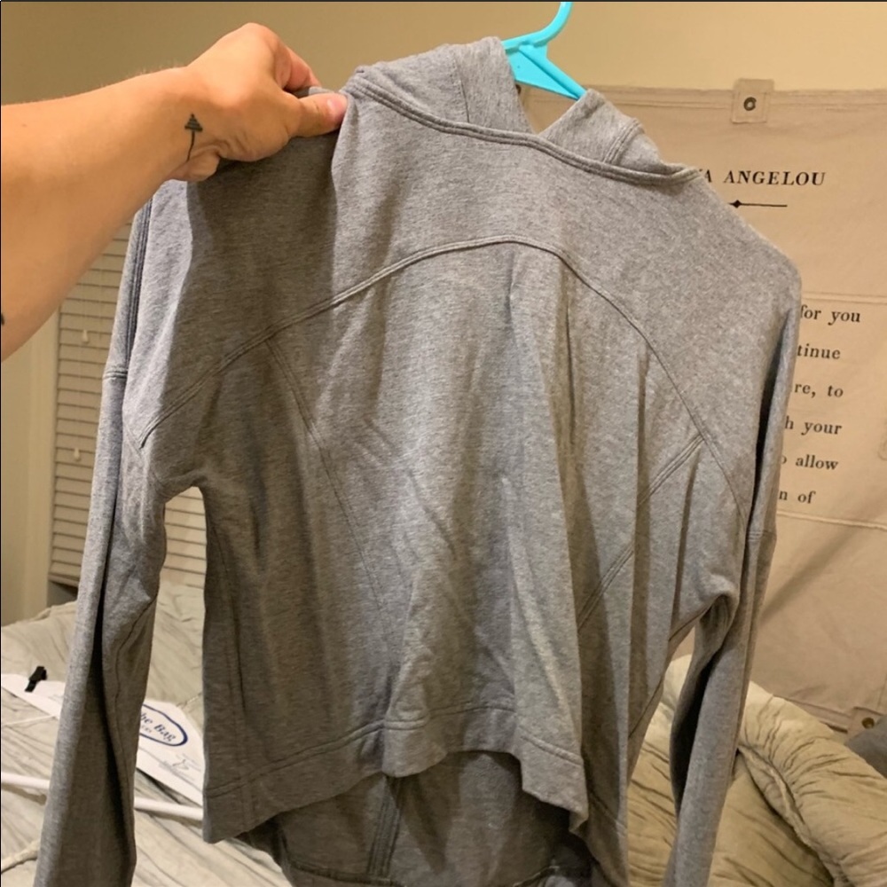 🌫🌟Lululemon gray cropped hoodie